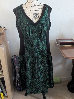 Igigi Green and Black V-Neck Lace-Pattern Midi Dress